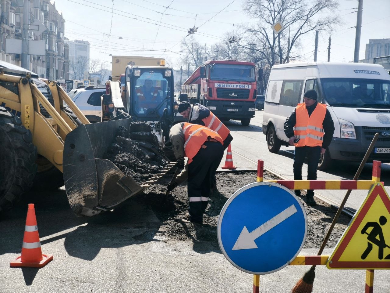 На десятках вулиць Харкова триває ремонт доріг
